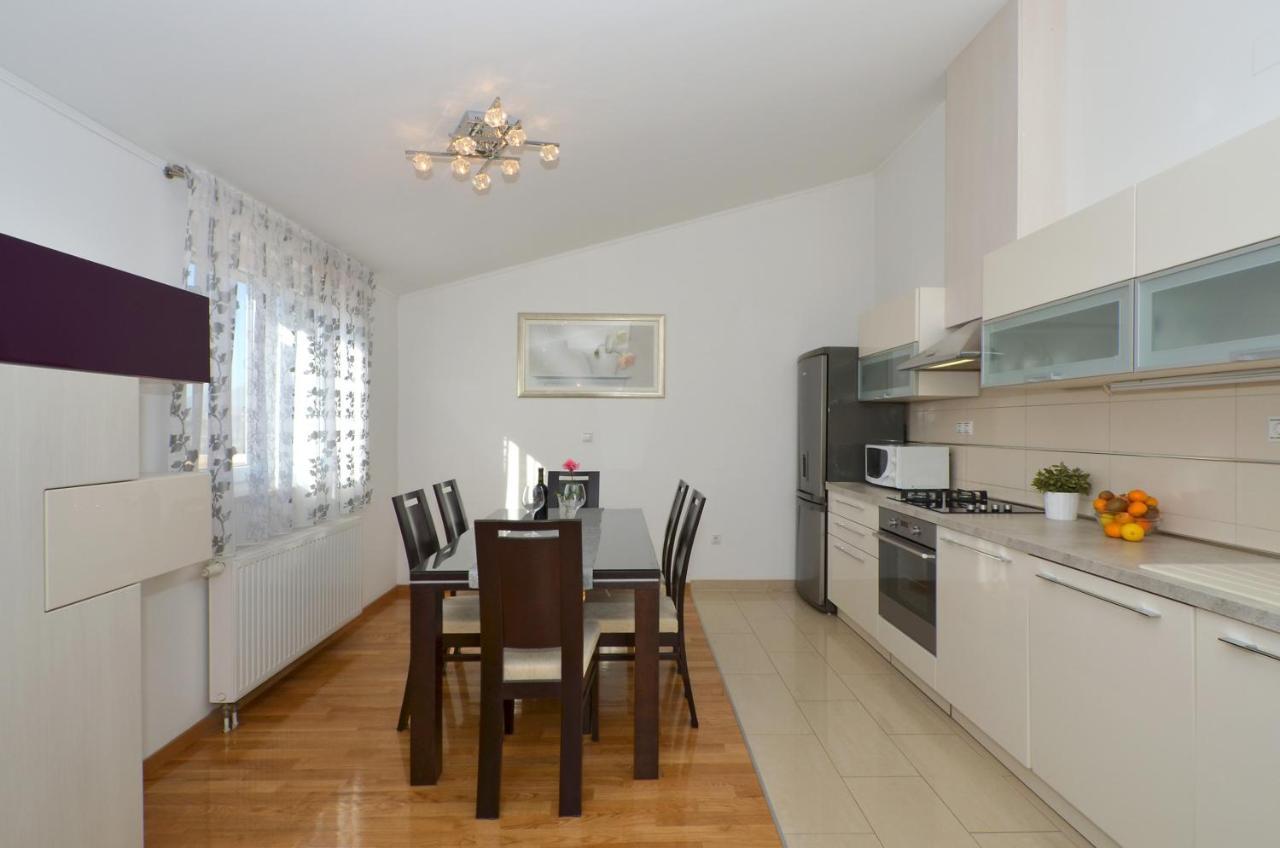 Apartmani Adela 솔린 외부 사진